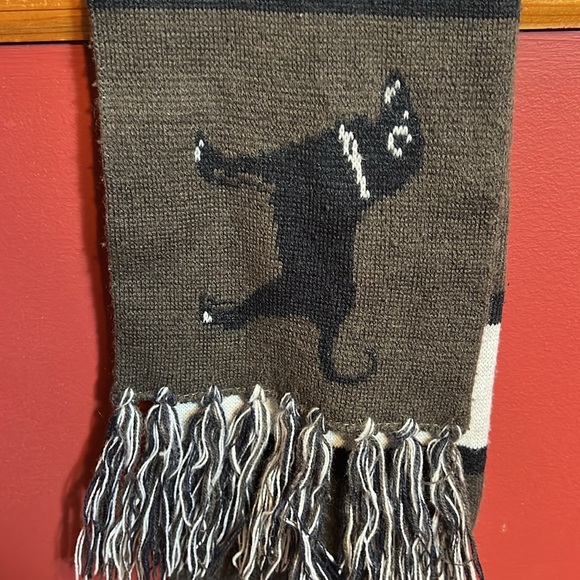 Black Dog Scarf - Picture 4 of 4